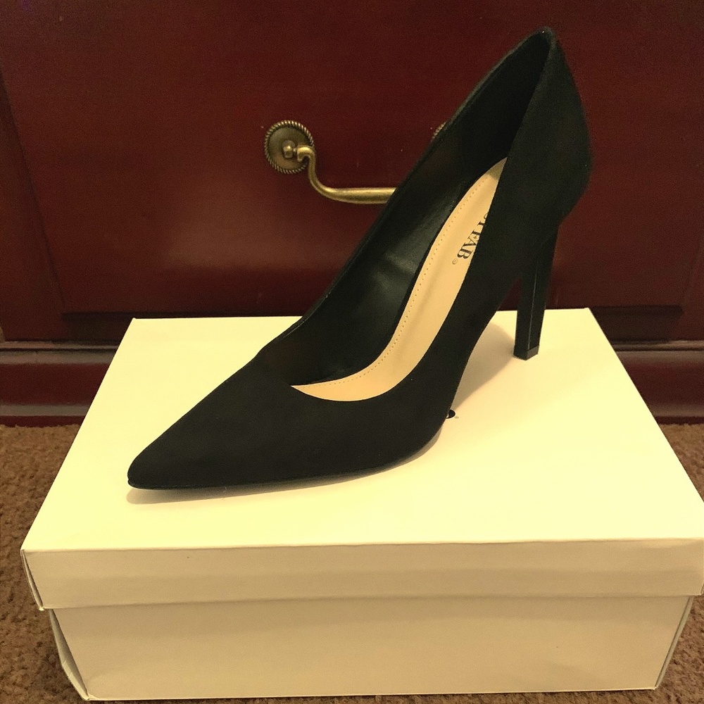 Black Pumps